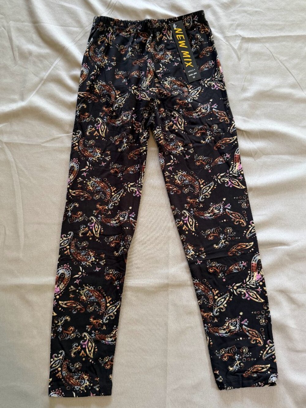 New Mix Girls Paisley Print Buttery Soft  Ankle Leggings Size Medium New W/Tags